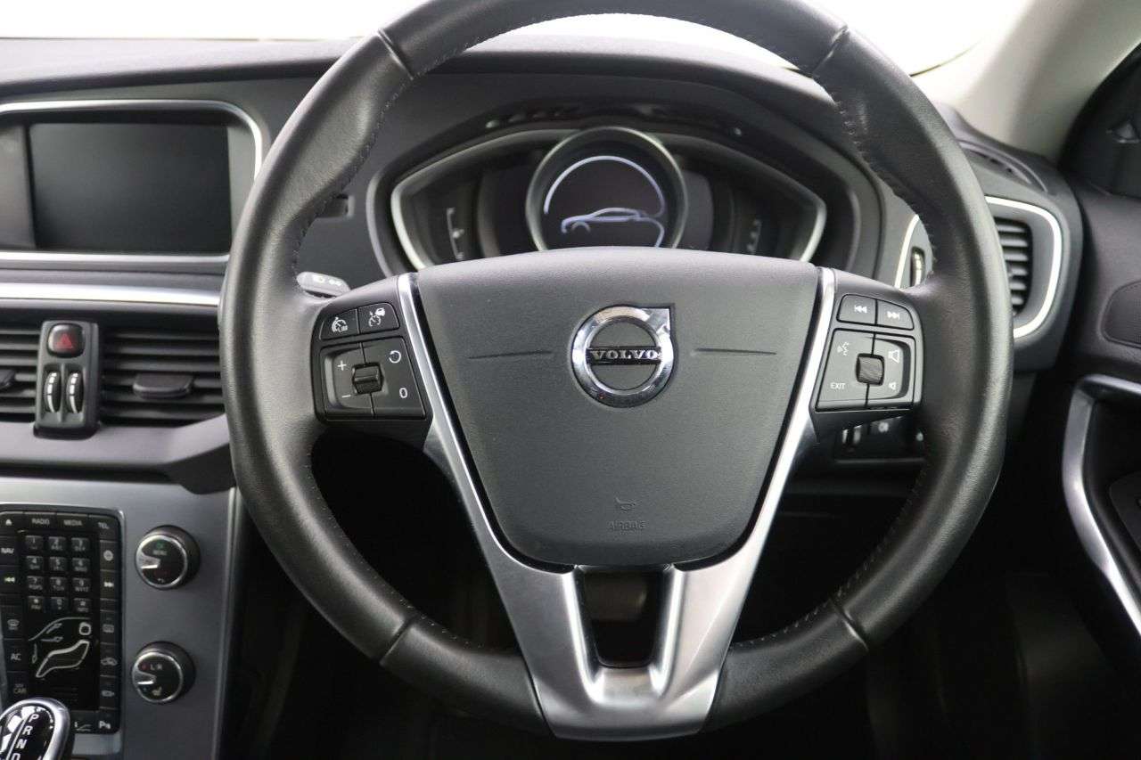2019 VOLVO V40 2019 VOLVO V40