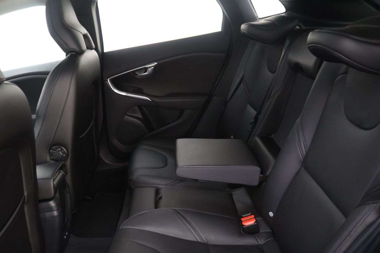 2019 VOLVO V40 2019 VOLVO V40