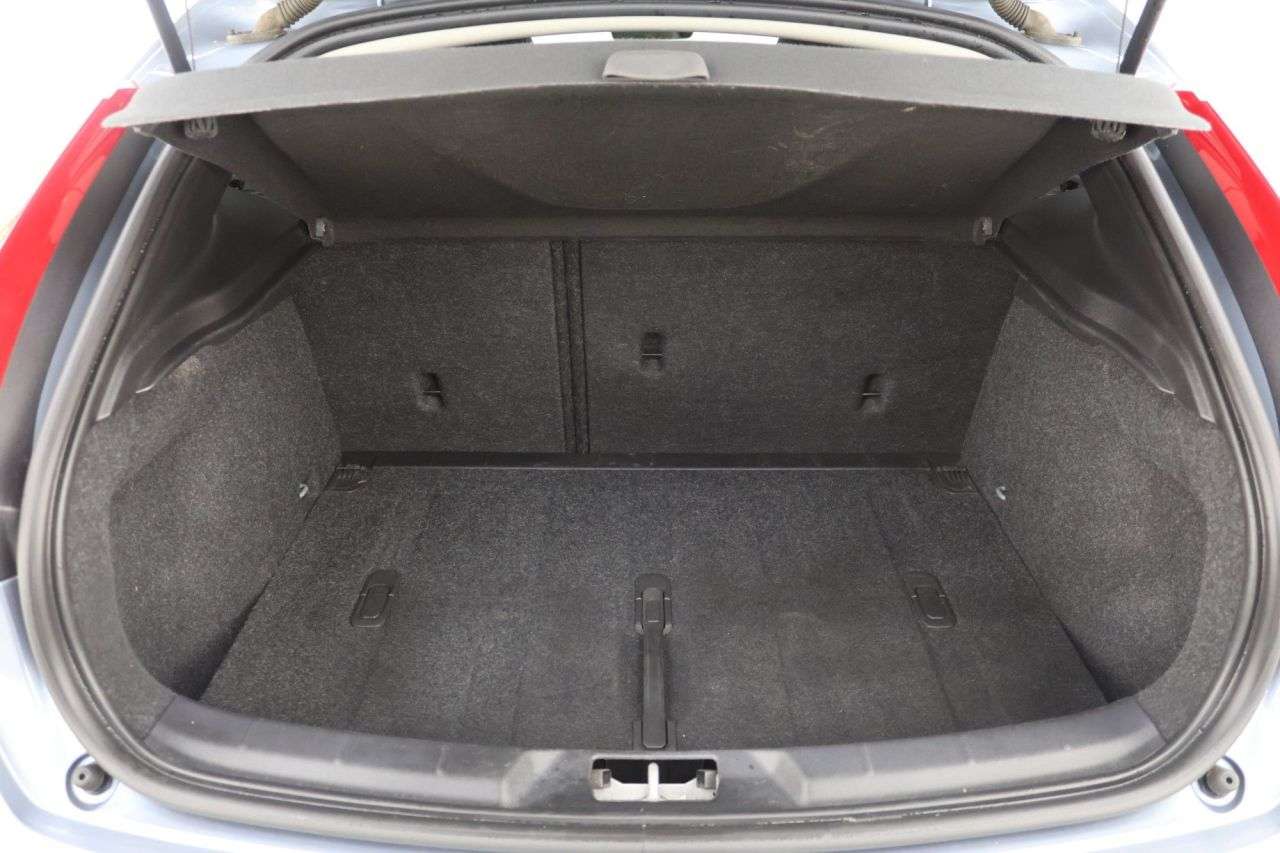 2019 VOLVO V40 2019 VOLVO V40