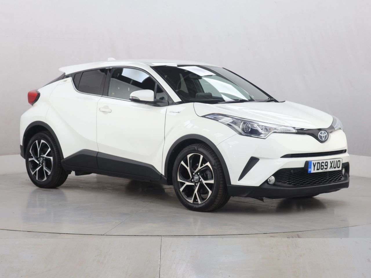 A 2019 TOYOTA C-HR 1.8 VVT-h Design SUV 5dr Petrol Hybrid CVT Euro 6 (s/s) (122 ps) A 2019 TOYOTA C-HR 1.8 VVT-h Design SUV 5dr Petrol Hybrid CVT Euro 6 (s/s) (122 ps)