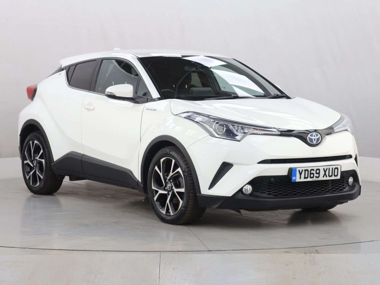 A 2019 TOYOTA C-HR 1.8 VVT-h Design SUV 5dr Petrol Hybrid CVT Euro 6 (s/s) (122 ps) A 2019 TOYOTA C-HR 1.8 VVT-h Design SUV 5dr Petrol Hybrid CVT Euro 6 (s/s) (122 ps)