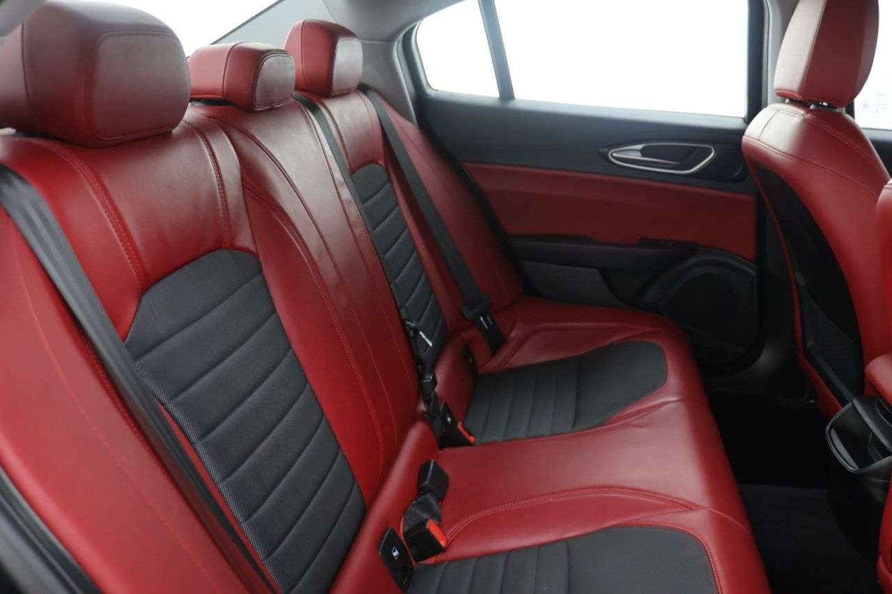 A 2018 ALFA ROMEO GIULIA 2.0T Super Saloon 4dr Petrol Auto Euro 6 (s/s) (200 ps) A 2018 ALFA ROMEO GIULIA 2.0T Super Saloon 4dr Petrol Auto Euro 6 (s/s) (200 ps)