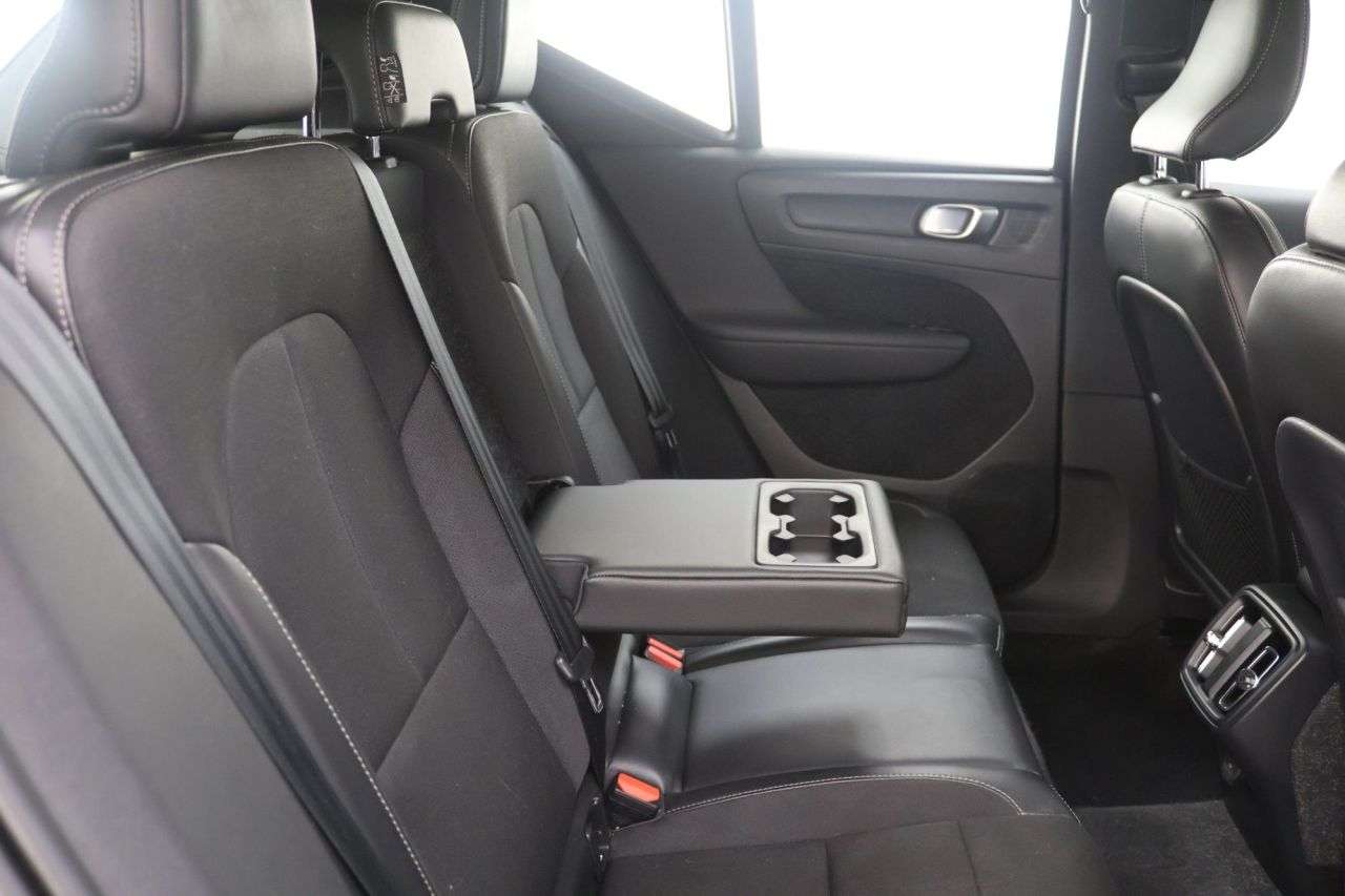 2020 VOLVO XC40 2020 VOLVO XC40