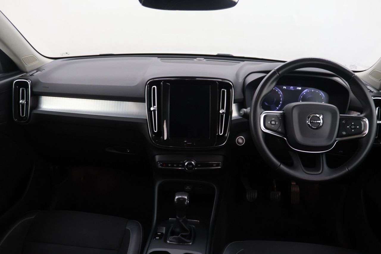 2020 VOLVO XC40 2020 VOLVO XC40