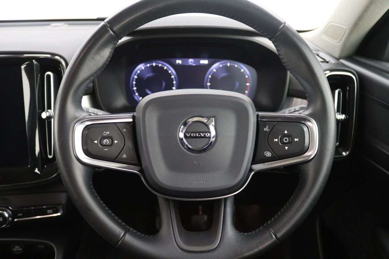 2020 VOLVO XC40 2020 VOLVO XC40