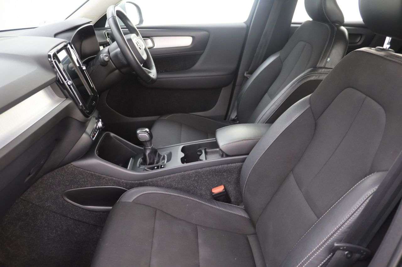 2020 VOLVO XC40 2020 VOLVO XC40