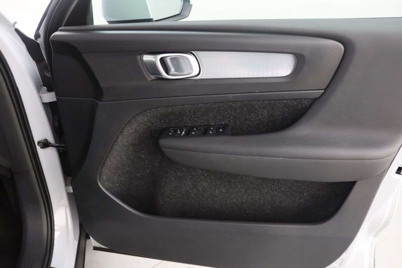 2020 VOLVO XC40 2020 VOLVO XC40