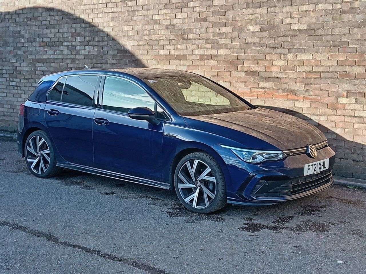 A 2021 VOLKSWAGEN GOLF 2.0 TDI R-Line Hatchback 5dr Diesel DSG Euro 6 (s/s) (150 ps) A 2021 VOLKSWAGEN GOLF 2.0 TDI R-Line Hatchback 5dr Diesel DSG Euro 6 (s/s) (150 ps)
