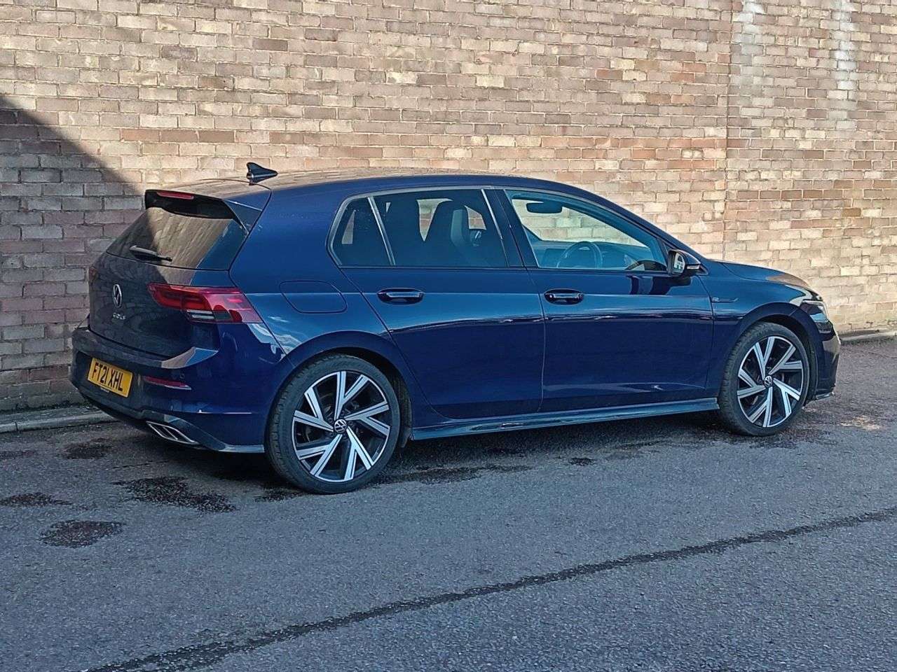 A 2021 VOLKSWAGEN GOLF 2.0 TDI R-Line Hatchback 5dr Diesel DSG Euro 6 (s/s) (150 ps) A 2021 VOLKSWAGEN GOLF 2.0 TDI R-Line Hatchback 5dr Diesel DSG Euro 6 (s/s) (150 ps)
