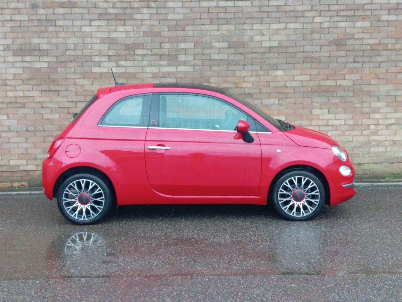 A 2023 FIAT 500 1.0 MHEV RED Hatchback 3dr Petrol Manual Euro 6 (s/s) (70 bhp) A 2023 FIAT 500 1.0 MHEV RED Hatchback 3dr Petrol Manual Euro 6 (s/s) (70 bhp)