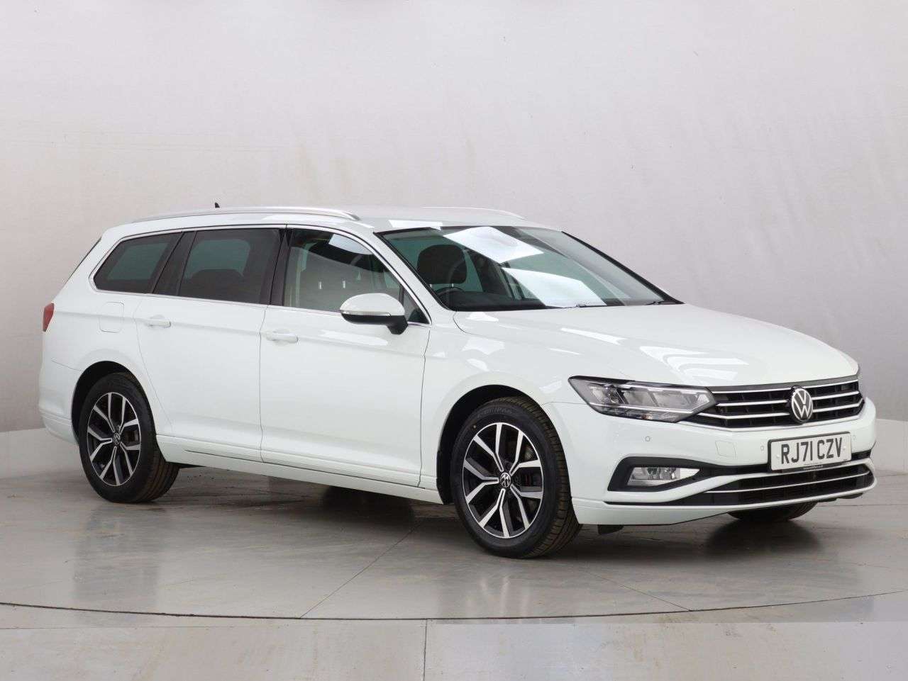 A 2022 VOLKSWAGEN PASSAT 2.0 TDI EVO SEL Estate 5dr Diesel DSG Euro 6 (s/s) (150 ps) A 2022 VOLKSWAGEN PASSAT 2.0 TDI EVO SEL Estate 5dr Diesel DSG Euro 6 (s/s) (150 ps)