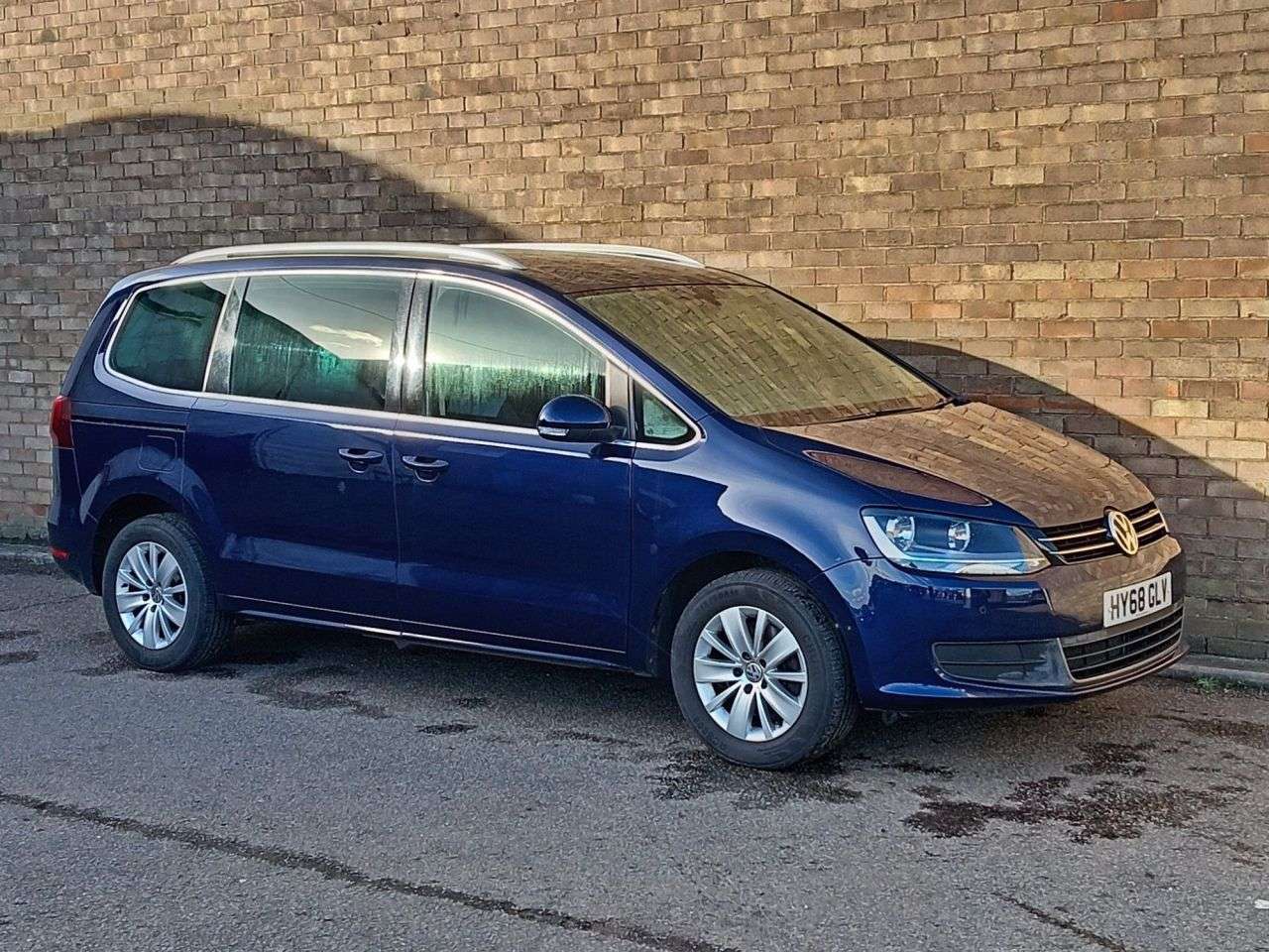 A 2018 VOLKSWAGEN SHARAN 2.0 TDI SE MPV 5dr Diesel DSG Euro 6 (s/s) (150 ps) A 2018 VOLKSWAGEN SHARAN 2.0 TDI SE MPV 5dr Diesel DSG Euro 6 (s/s) (150 ps)