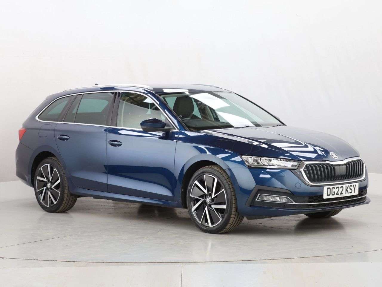A 2022 SKODA OCTAVIA 1.4 TSI iV 13kWh SE L Estate 5dr Petrol Plug-in Hybrid DSG Euro 6 (s/s) (20 A 2022 SKODA OCTAVIA 1.4 TSI iV 13kWh SE L Estate 5dr Petrol Plug-in Hybrid DSG Euro 6 (s/s) (20