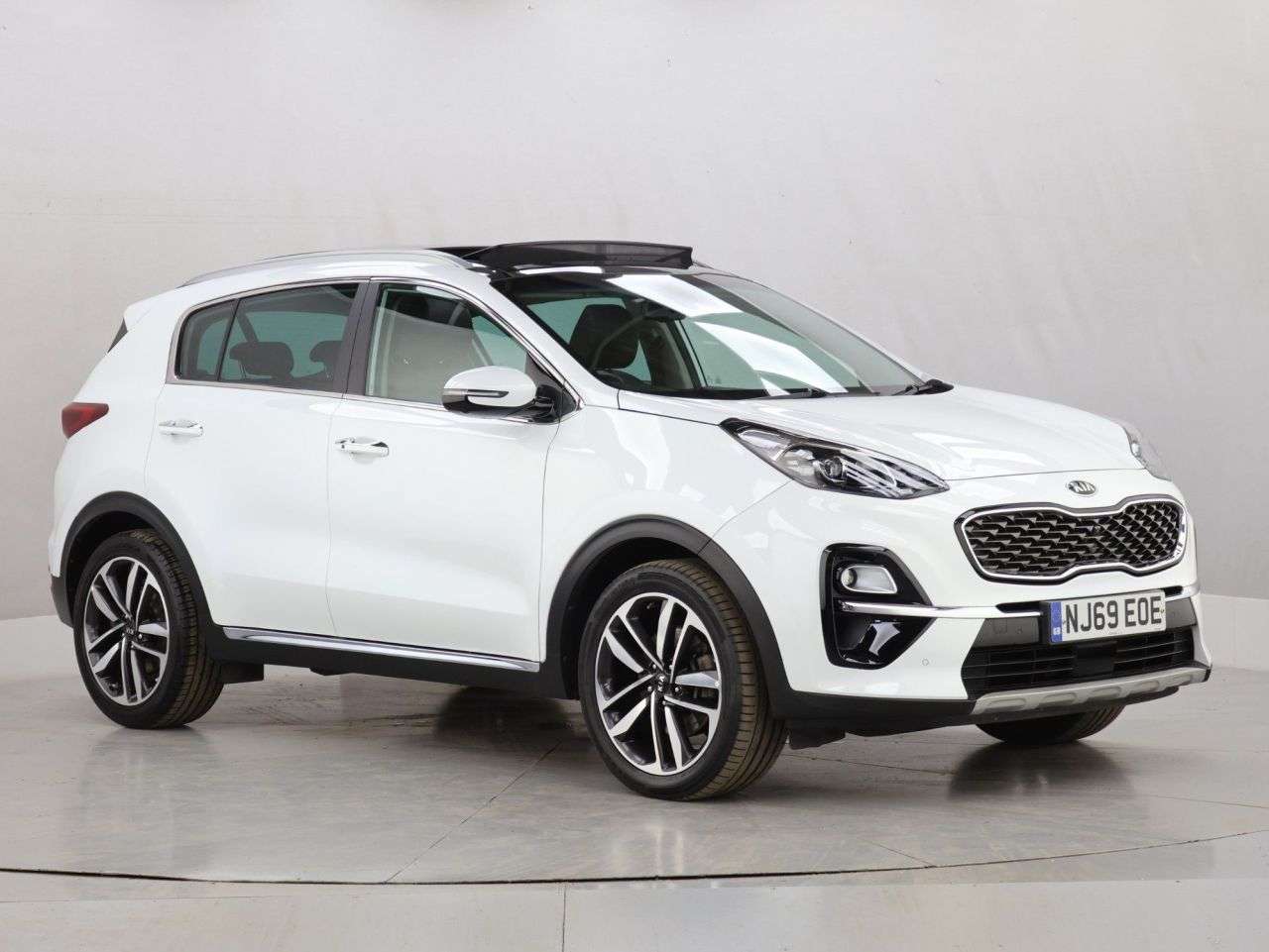 A 2019 KIA SPORTAGE 1.6 CRDi EcoDynamics+ 4 SUV 5dr Diesel Hybrid DCT Euro 6 (s/s) (134 bhp) A 2019 KIA SPORTAGE 1.6 CRDi EcoDynamics+ 4 SUV 5dr Diesel Hybrid DCT Euro 6 (s/s) (134 bhp)