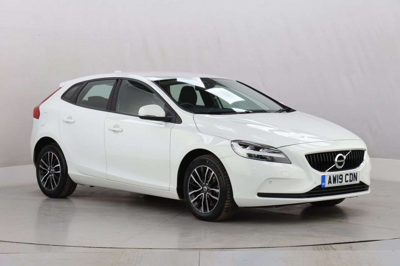 A 2019 VOLVO V40 2.0 D2 Momentum Edition Hatchback 5dr Diesel Auto Euro 6 (s/s) (120 ps) A 2019 VOLVO V40 2.0 D2 Momentum Edition Hatchback 5dr Diesel Auto Euro 6 (s/s) (120 ps)