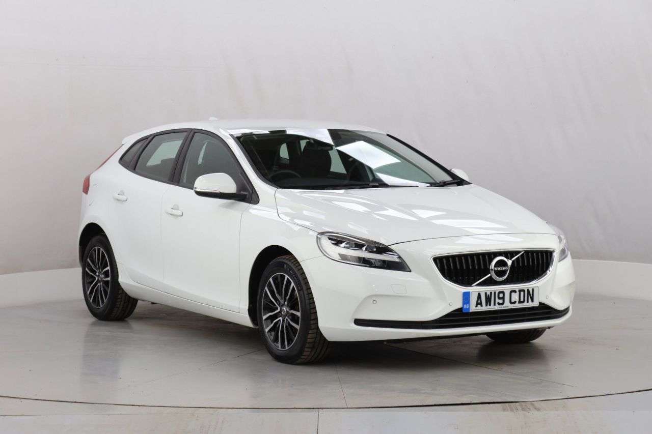 A 2019 VOLVO V40 2.0 D2 Momentum Edition Hatchback 5dr Diesel Auto Euro 6 (s/s) (120 ps) A 2019 VOLVO V40 2.0 D2 Momentum Edition Hatchback 5dr Diesel Auto Euro 6 (s/s) (120 ps)