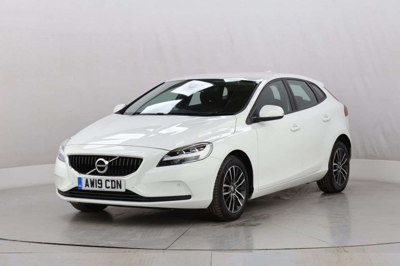 2019 VOLVO V40 2019 VOLVO V40