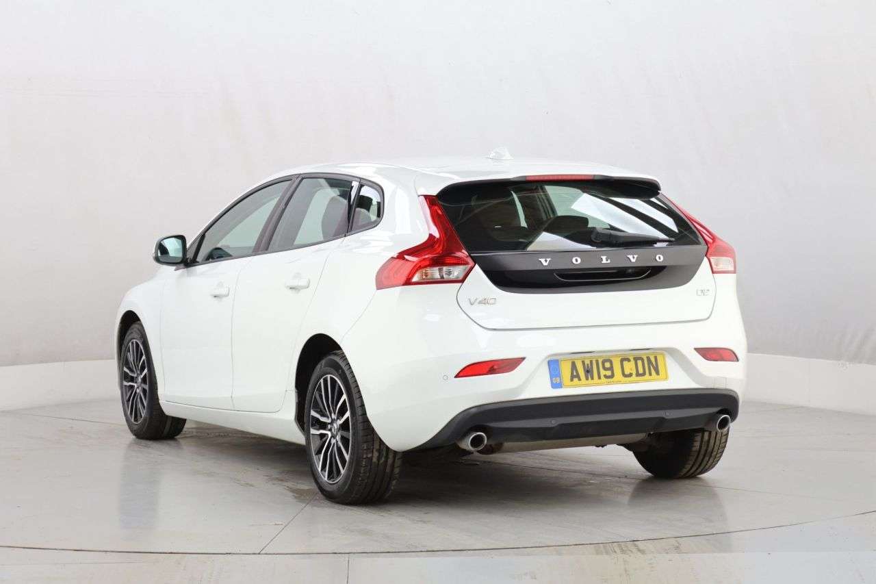 2019 VOLVO V40 2019 VOLVO V40