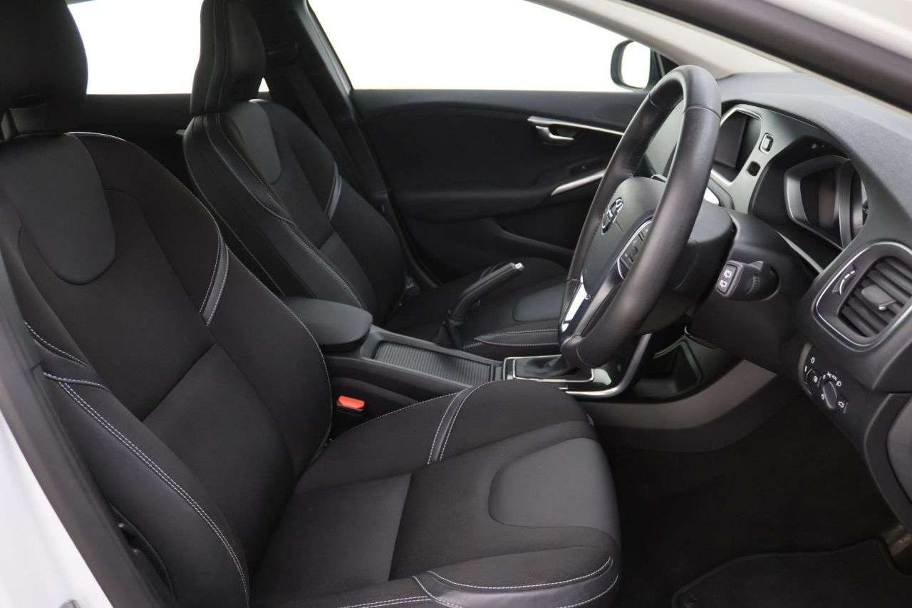 2019 VOLVO V40 2019 VOLVO V40