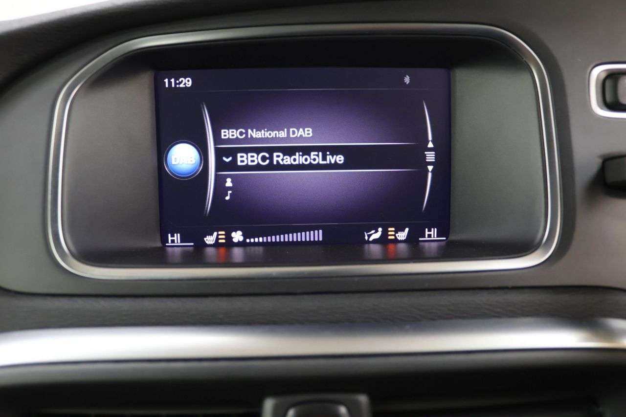 2019 VOLVO V40 2019 VOLVO V40