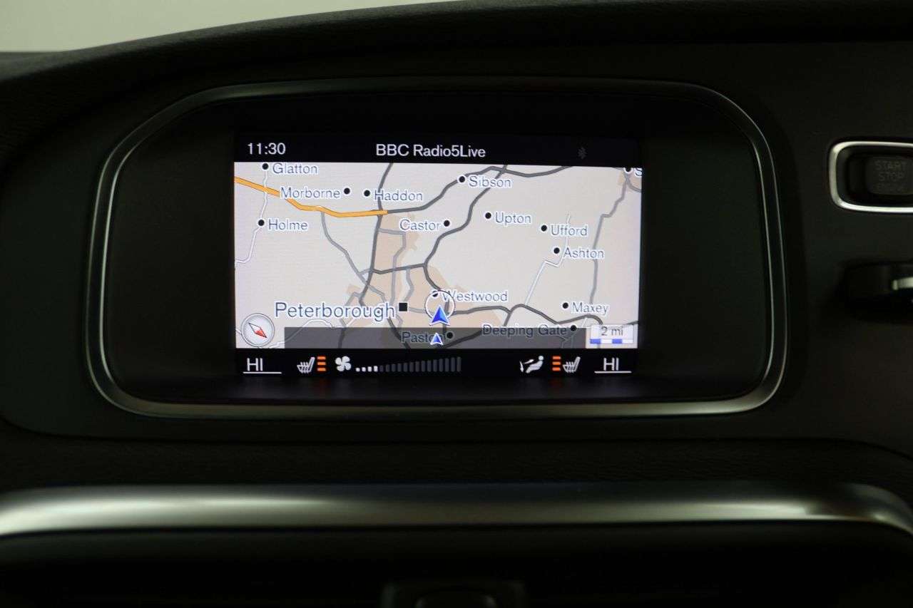 2019 VOLVO V40 2019 VOLVO V40