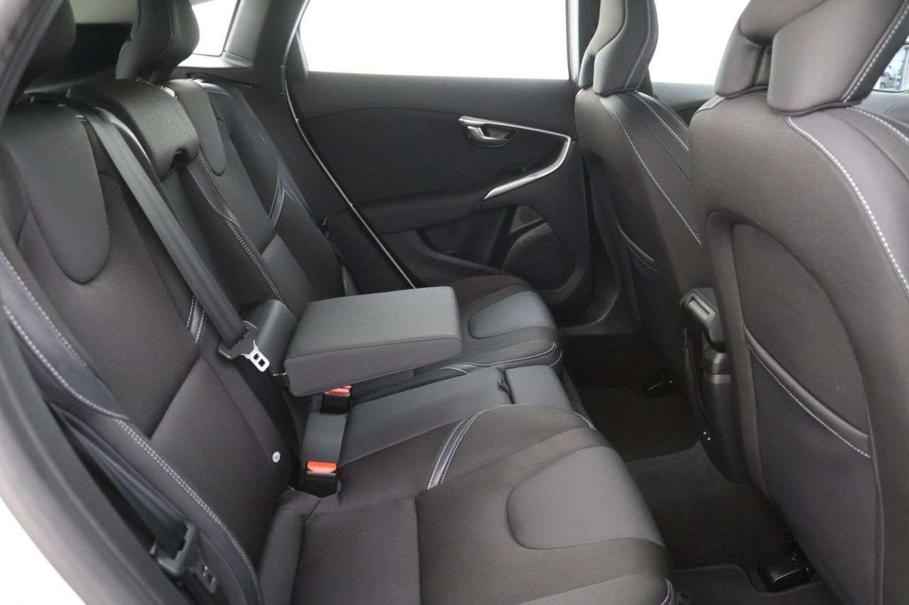 2019 VOLVO V40 2019 VOLVO V40