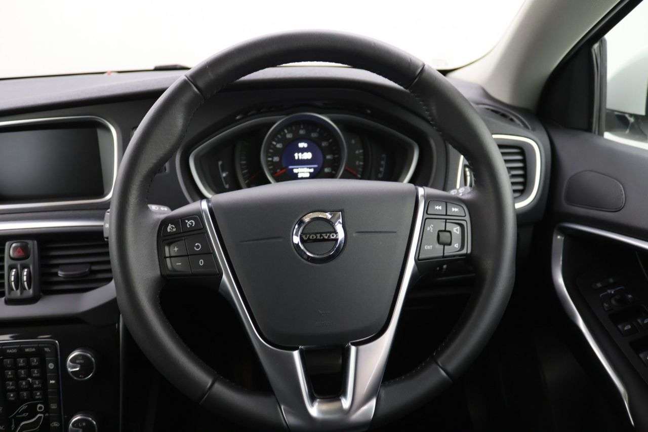 2019 VOLVO V40 2019 VOLVO V40