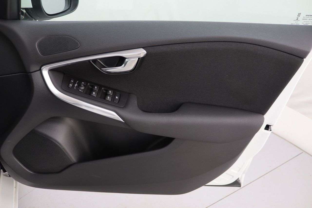 2019 VOLVO V40 2019 VOLVO V40