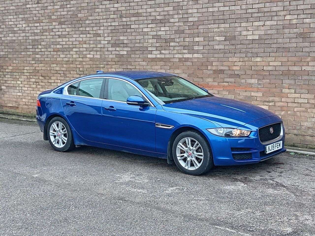 A 2019 JAGUAR XE 2.0d Prestige Saloon 4dr Diesel Auto AWD Euro 6 (s/s) (180 ps) A 2019 JAGUAR XE 2.0d Prestige Saloon 4dr Diesel Auto AWD Euro 6 (s/s) (180 ps)