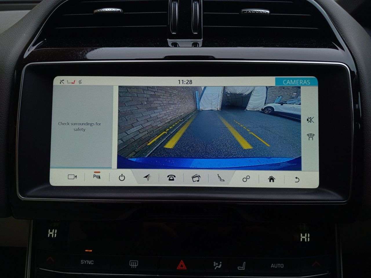 A 2019 JAGUAR XE 2.0d Prestige Saloon 4dr Diesel Auto AWD Euro 6 (s/s) (180 ps) A 2019 JAGUAR XE 2.0d Prestige Saloon 4dr Diesel Auto AWD Euro 6 (s/s) (180 ps)