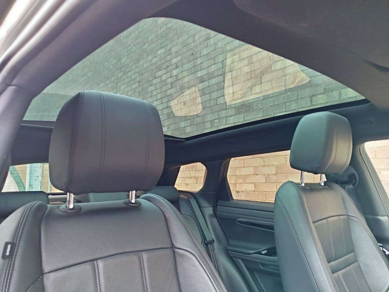 A 2020 LAND ROVER RANGE ROVER EVOQUE 2.0 D180 MHEV R-Dynamic SE SUV 5dr Diesel Auto 4WD Euro 6 (s/s) (180 ps) A 2020 LAND ROVER RANGE ROVER EVOQUE 2.0 D180 MHEV R-Dynamic SE SUV 5dr Diesel Auto 4WD Euro 6 (s/s) (180 ps)