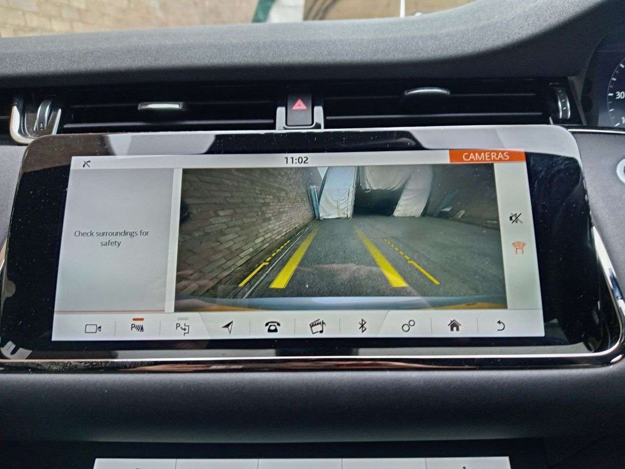 A 2020 LAND ROVER RANGE ROVER EVOQUE 2.0 D180 MHEV R-Dynamic SE SUV 5dr Diesel Auto 4WD Euro 6 (s/s) (180 ps) A 2020 LAND ROVER RANGE ROVER EVOQUE 2.0 D180 MHEV R-Dynamic SE SUV 5dr Diesel Auto 4WD Euro 6 (s/s) (180 ps)