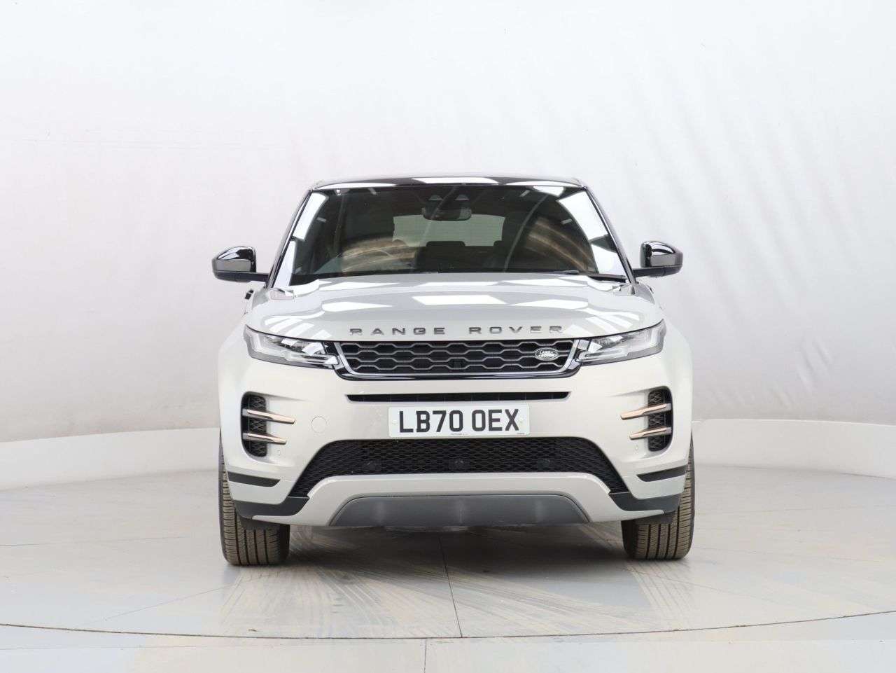 A 2020 LAND ROVER RANGE ROVER EVOQUE 2.0 D180 MHEV R-Dynamic SE SUV 5dr Diesel Auto 4WD Euro 6 (s/s) (180 ps) A 2020 LAND ROVER RANGE ROVER EVOQUE 2.0 D180 MHEV R-Dynamic SE SUV 5dr Diesel Auto 4WD Euro 6 (s/s) (180 ps)