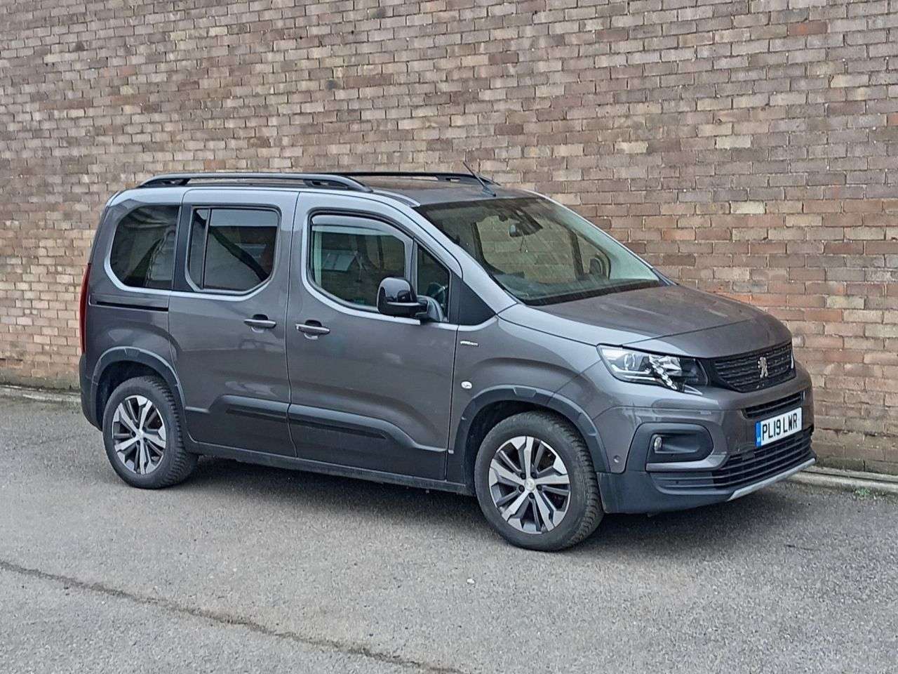 A 2019 PEUGEOT RIFTER 1.5 BlueHDi GT Line Standard MPV 5dr Diesel EAT Euro 6 (s/s) (130 ps) A 2019 PEUGEOT RIFTER 1.5 BlueHDi GT Line Standard MPV 5dr Diesel EAT Euro 6 (s/s) (130 ps)