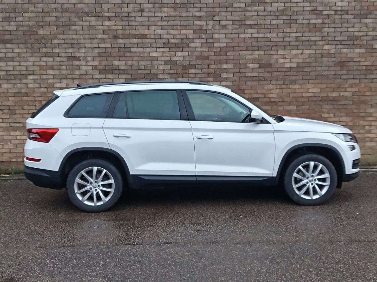 A 2020 SKODA KODIAQ 1.5 TSI ACT SE SUV 5dr Petrol Manual Euro 6 (s/s) (5 Seat) (150 ps) A 2020 SKODA KODIAQ 1.5 TSI ACT SE SUV 5dr Petrol Manual Euro 6 (s/s) (5 Seat) (150 ps)