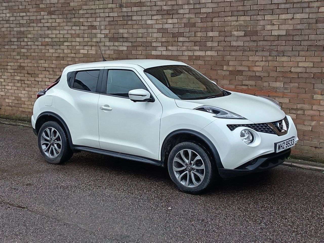 A 2019 NISSAN JUKE 1.6 Tekna SUV 5dr Petrol Manual Euro 6 (112 ps) A 2019 NISSAN JUKE 1.6 Tekna SUV 5dr Petrol Manual Euro 6 (112 ps)