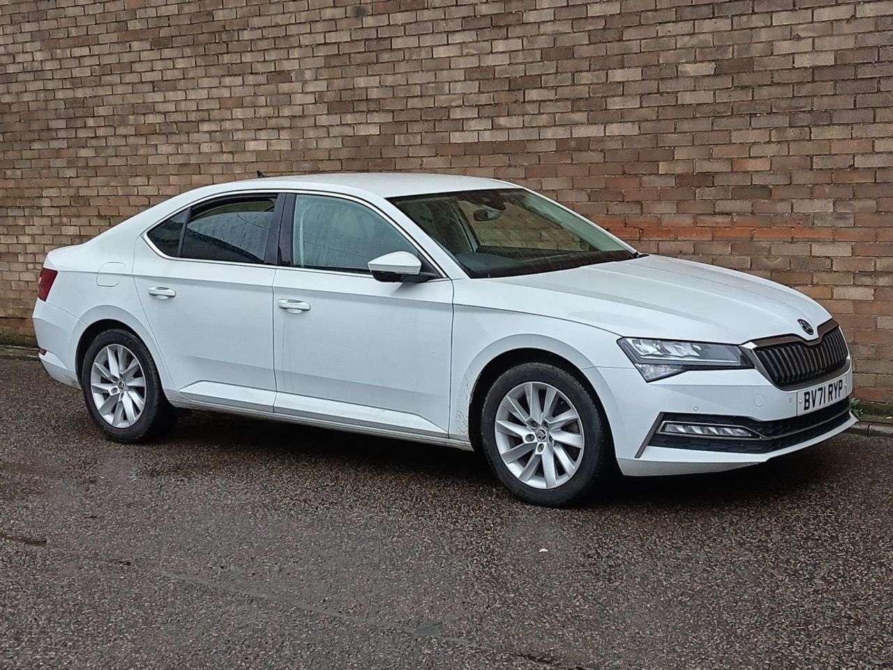 A 2021 SKODA SUPERB 1.4 TSI iV 13kWh SE Technology Hatchback 5dr Petrol Plug-in Hybrid DSG Euro A 2021 SKODA SUPERB 1.4 TSI iV 13kWh SE Technology Hatchback 5dr Petrol Plug-in Hybrid DSG Euro