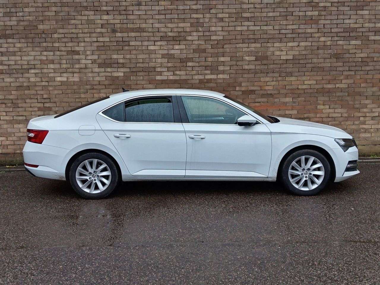 A 2021 SKODA SUPERB 1.4 TSI iV 13kWh SE Technology Hatchback 5dr Petrol Plug-in Hybrid DSG Euro A 2021 SKODA SUPERB 1.4 TSI iV 13kWh SE Technology Hatchback 5dr Petrol Plug-in Hybrid DSG Euro