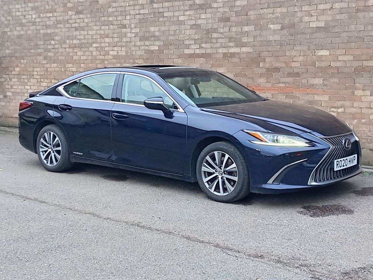 A 2020 LEXUS ES 2.5 300h Saloon 4dr Petrol Hybrid E-CVT Euro 6 (s/s) (218 ps) A 2020 LEXUS ES 2.5 300h Saloon 4dr Petrol Hybrid E-CVT Euro 6 (s/s) (218 ps)