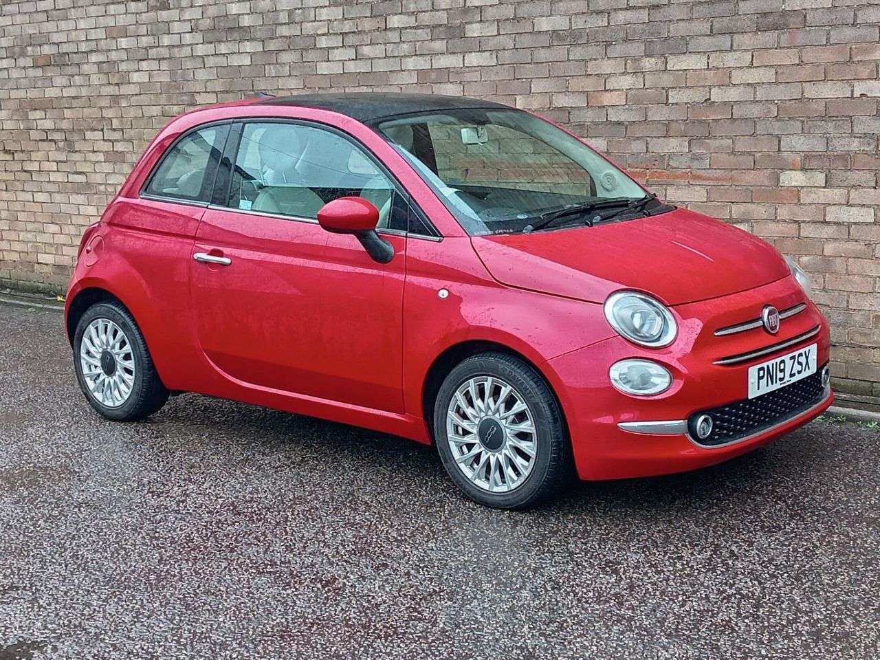 A 2019 FIAT 500 1.2 Lounge Hatchback 3dr Petrol Manual Euro 6 (s/s) (69 bhp) A 2019 FIAT 500 1.2 Lounge Hatchback 3dr Petrol Manual Euro 6 (s/s) (69 bhp)