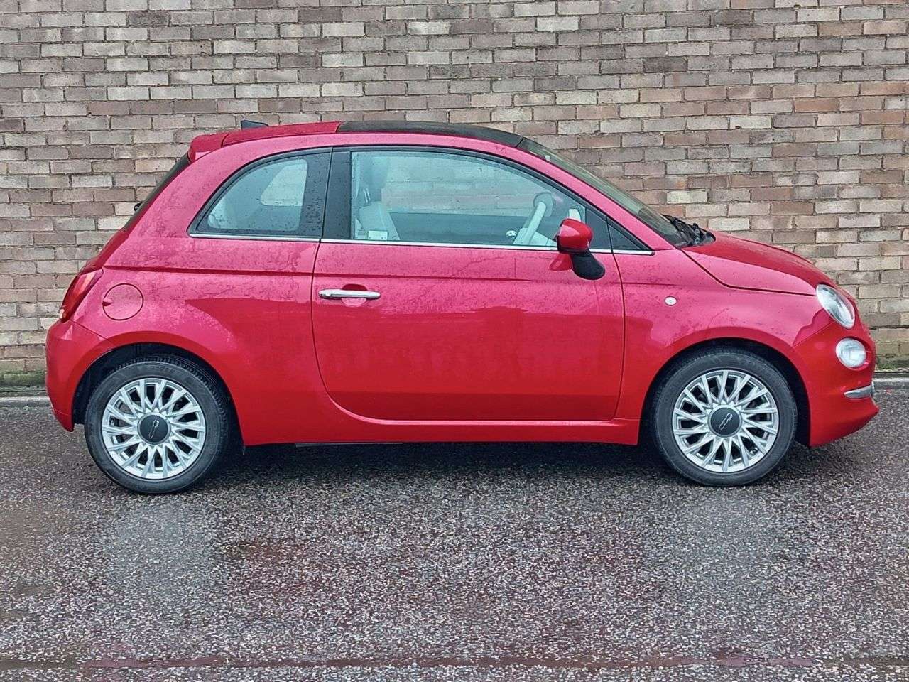 A 2019 FIAT 500 1.2 Lounge Hatchback 3dr Petrol Manual Euro 6 (s/s) (69 bhp) A 2019 FIAT 500 1.2 Lounge Hatchback 3dr Petrol Manual Euro 6 (s/s) (69 bhp)