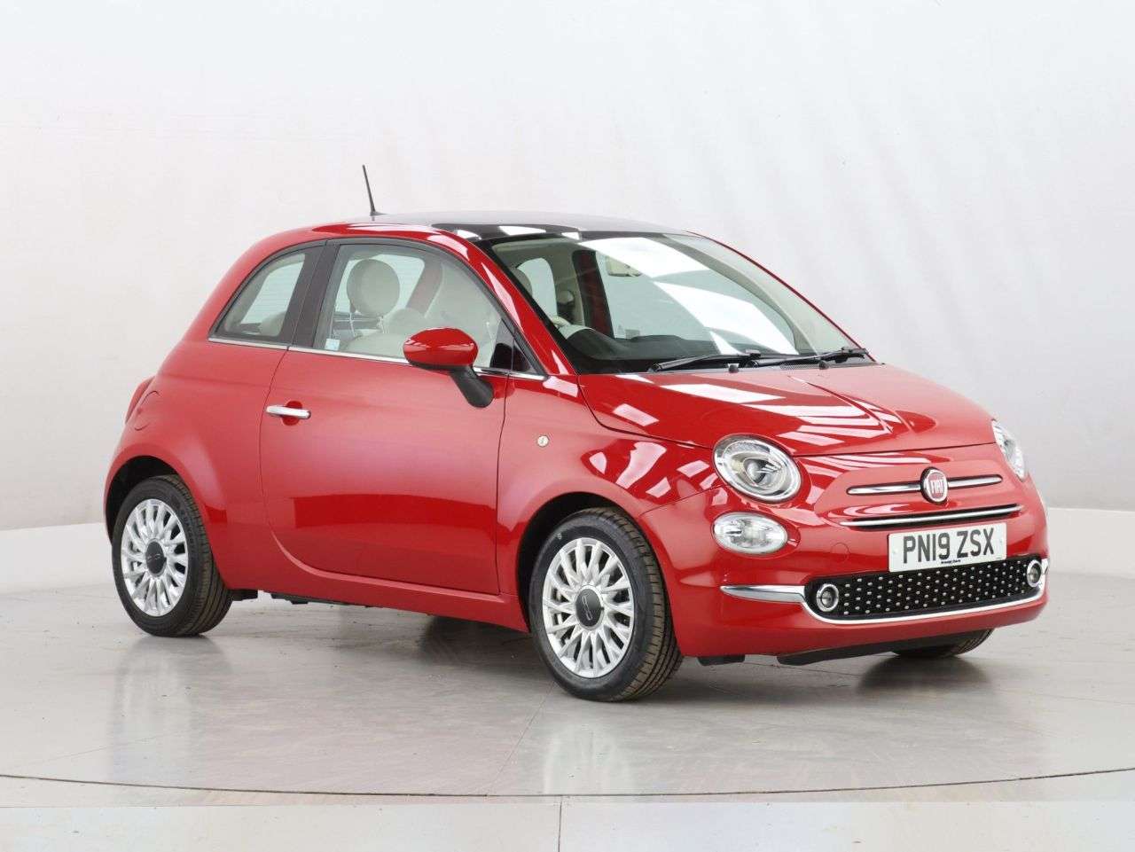A 2019 FIAT 500 1.2 Lounge Hatchback 3dr Petrol Manual Euro 6 (s/s) (69 bhp) A 2019 FIAT 500 1.2 Lounge Hatchback 3dr Petrol Manual Euro 6 (s/s) (69 bhp)