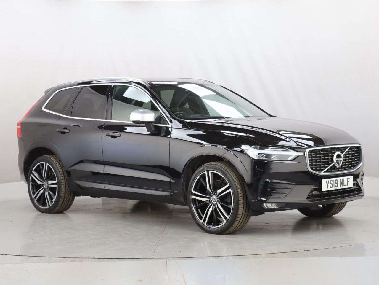 A 2019 VOLVO XC60 2.0 D5 PowerPulse R-Design Pro SUV 5dr Diesel Auto AWD Euro 6 (s/s) (235 ps A 2019 VOLVO XC60 2.0 D5 PowerPulse R-Design Pro SUV 5dr Diesel Auto AWD Euro 6 (s/s) (235 ps