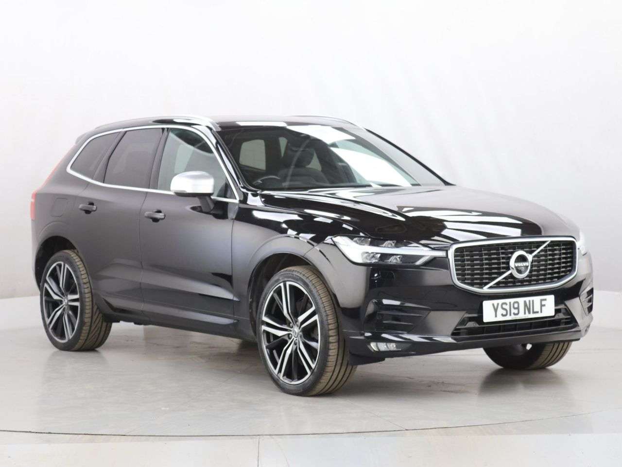 A 2019 VOLVO XC60 2.0 D5 PowerPulse R-Design Pro SUV 5dr Diesel Auto AWD Euro 6 (s/s) (235 ps A 2019 VOLVO XC60 2.0 D5 PowerPulse R-Design Pro SUV 5dr Diesel Auto AWD Euro 6 (s/s) (235 ps
