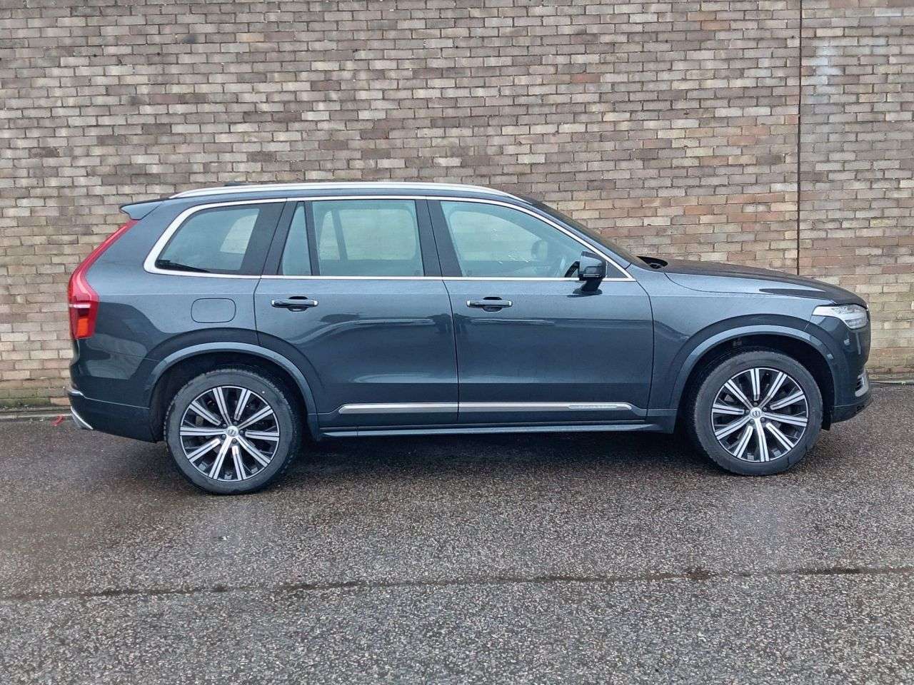 A 2021 VOLVO XC90 2.0h T8 Twin Engine Recharge 11.6kWh Inscription SUV 5dr Petrol Plug-in Hyb A 2021 VOLVO XC90 2.0h T8 Twin Engine Recharge 11.6kWh Inscription SUV 5dr Petrol Plug-in Hyb