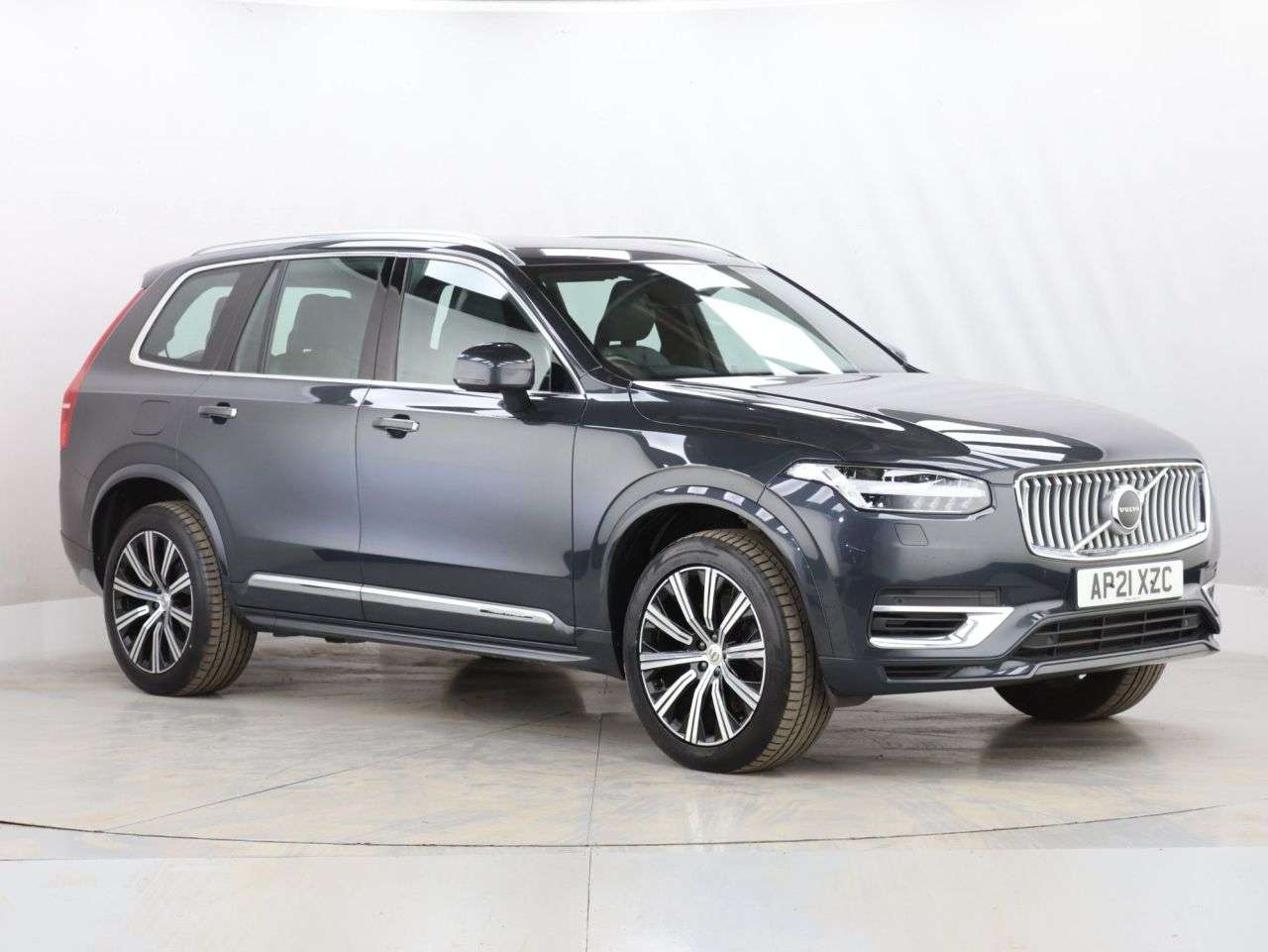 A 2021 VOLVO XC90 2.0h T8 Twin Engine Recharge 11.6kWh Inscription SUV 5dr Petrol Plug-in Hyb A 2021 VOLVO XC90 2.0h T8 Twin Engine Recharge 11.6kWh Inscription SUV 5dr Petrol Plug-in Hyb