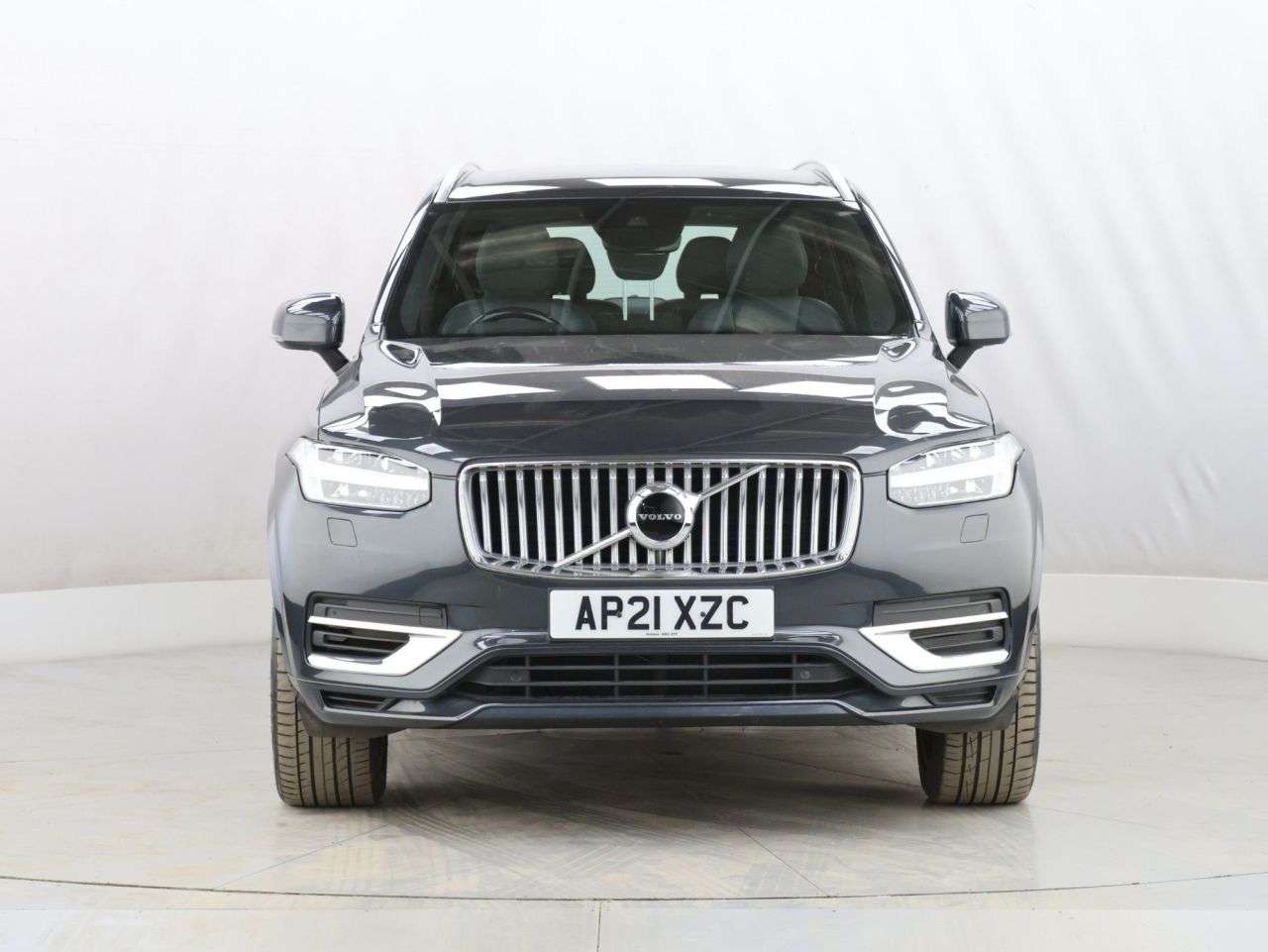 A 2021 VOLVO XC90 2.0h T8 Twin Engine Recharge 11.6kWh Inscription SUV 5dr Petrol Plug-in Hyb A 2021 VOLVO XC90 2.0h T8 Twin Engine Recharge 11.6kWh Inscription SUV 5dr Petrol Plug-in Hyb