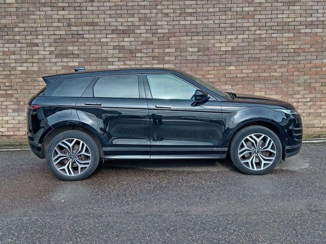 A 2020 LAND ROVER RANGE ROVER EVOQUE 1.5 P300e 12.2kWh R-Dynamic HSE SUV 5dr Petrol Plug-in Hybrid Auto 4WD Euro A 2020 LAND ROVER RANGE ROVER EVOQUE 1.5 P300e 12.2kWh R-Dynamic HSE SUV 5dr Petrol Plug-in Hybrid Auto 4WD Euro