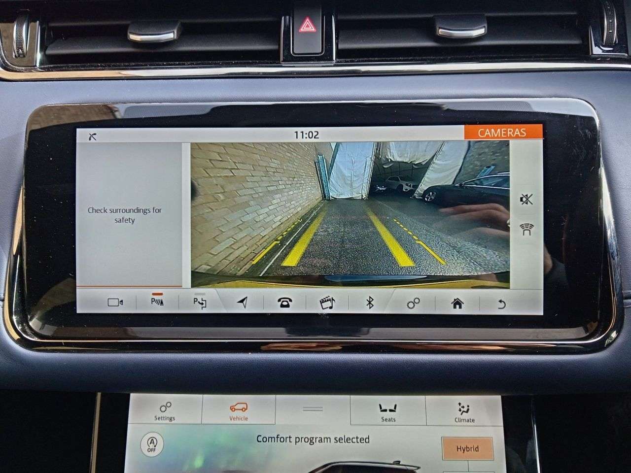 A 2020 LAND ROVER RANGE ROVER EVOQUE 1.5 P300e 12.2kWh R-Dynamic HSE SUV 5dr Petrol Plug-in Hybrid Auto 4WD Euro A 2020 LAND ROVER RANGE ROVER EVOQUE 1.5 P300e 12.2kWh R-Dynamic HSE SUV 5dr Petrol Plug-in Hybrid Auto 4WD Euro