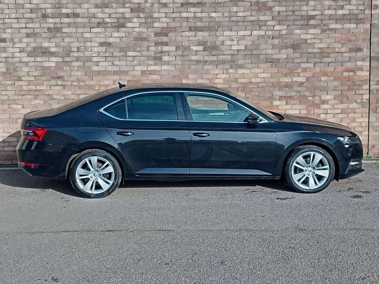 A 2020 SKODA SUPERB 1.4 TSI iV 13kWh SE L Hatchback 5dr Petrol Plug-in Hybrid DSG Euro 6 (s/s) A 2020 SKODA SUPERB 1.4 TSI iV 13kWh SE L Hatchback 5dr Petrol Plug-in Hybrid DSG Euro 6 (s/s)